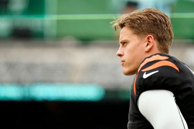 Joe Burrow arrives in dazzling floral suit for Dolphins-Bengals