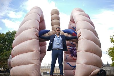 TV doctor helps launch ‘giant lung roadshow’ targeting cancer hotspots