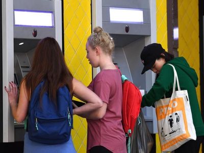 Banks told to do better on branch closures