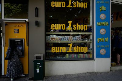 Inflation hits record 10% in 19 EU countries using euro