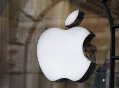 Apple VP quits after ‘fondling’ gaffe viral video