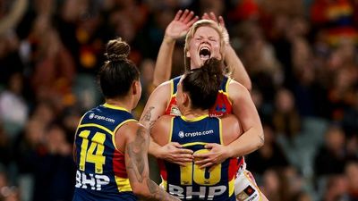 Adelaide hammers Port in first AFLW Showdown, Hawthorn earns three-point win over West Coast Eagles