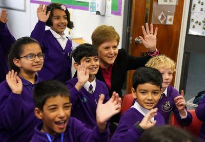 Nicola Sturgeon praises pupils' work on climate change in visit to Glasgow school
