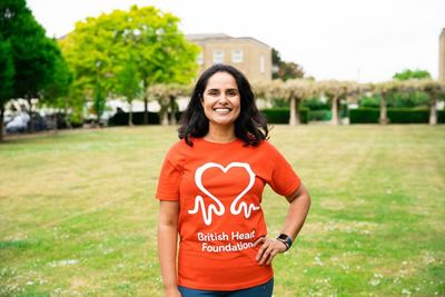 Woman who ‘couldn’t run to front door’ doing London Marathon in father’s honour