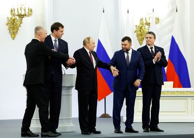 G7 ministers threaten "economic costs on Russia" over Ukrainian annexation