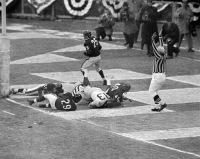 Flashback Friday: Giants destroy Bears in 1956 NFL Championship Game