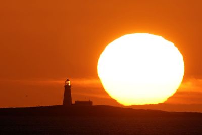 UK has warmest first nine months of the year on record, figures suggest