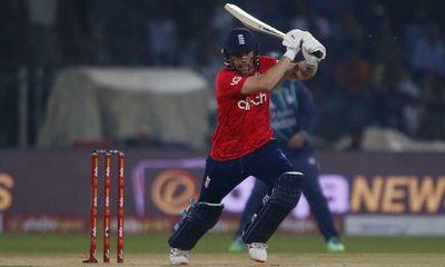 Phil Salt powers England to emphatic victory and levels series with Pakistan