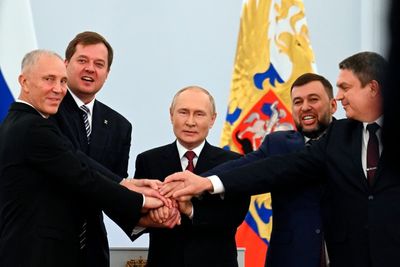 With pomp, bluster and ceremony, Putin defies West in speech