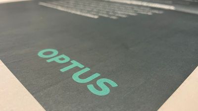 Optus takes out full-page newspaper advertisements to apologise over data breach