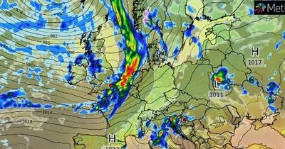 UK weather: Autumn arrives as Met Office predicts winds and heavy rain for London Marathon