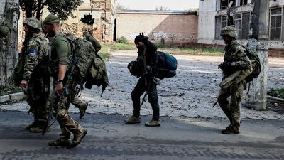 Ukraine’s forces enter strategic town of Lyman as Russia ‘withdraws’ troops