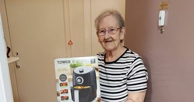 Housing provider supplies air fryers and slow cookers to Ayrshire tenants in energy cost fight