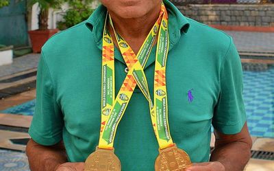 Ajeet Bhardwaj presents World Championship gold medals to club