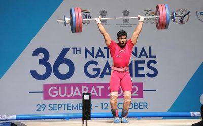 Ajith rewrites Achinta’s clean and jerk record in the National Games weightlifting