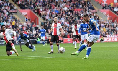 Dwight McNeil seals quickfire comeback for Everton at Southampton