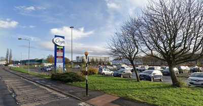 Clydebank shopworkers 'threatened' by knife-wielding thief in a ski mask