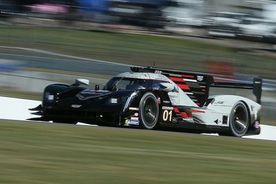 IMSA Petit Le Mans: Ganassi Cadillac leads at quarter-distance