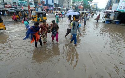 Andhra Pradesh: Sharp showers throw normal life out of gear in Prakasam