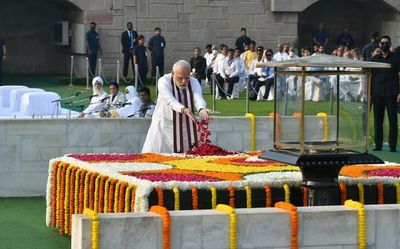 PM Modi pays tributes to Mahatma Gandhi, Lal Bahadur Shastri