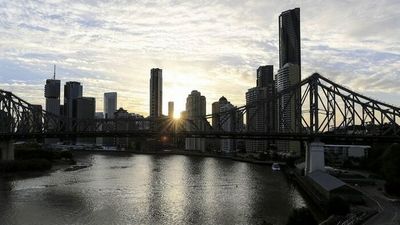 Brisbane mayor calls for a daylight saving trial in Queensland 30 years after state's last referendum