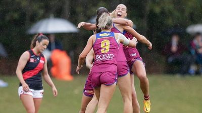 Brisbane Lions bounce back in AFLW with win over Essendon, Melbourne overwhelm Fremantle