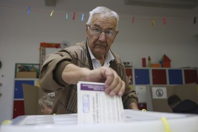 Bosnia election: Growing ethnic tensions dominate polls