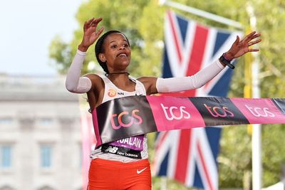 London Marathon: Yalemzerf Yehualaw wins women’s race as Amos Kipruto triumphs in men’s