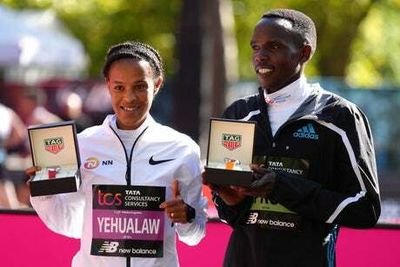 London Marathon 2022: Yalemzerf Yehualaw recovers from fall to win women’s race as Amos Kipruto is fastest man