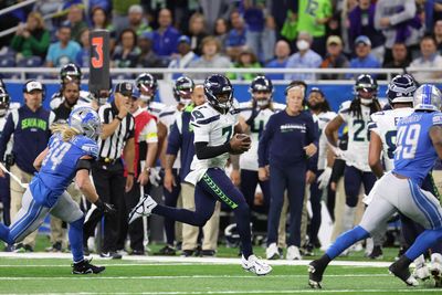 Geno Smith scores another touchdown on this QB keeper