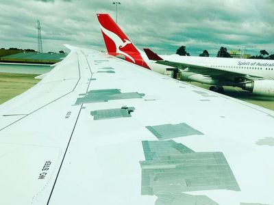 Experts explain viral photo of Australian plane with tape on wing