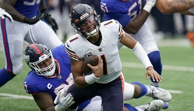 Justin Fields struggles again in Bears’ 20-12 loss to Giants