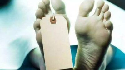 Raigad: Man kills wife, hangs self in front of two kids