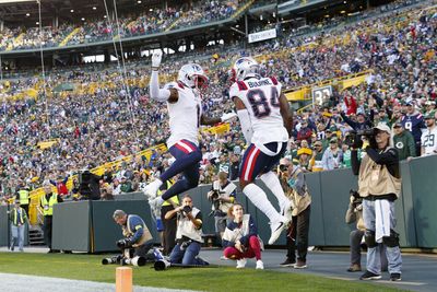 Officials miss obvious delay of game penalty on Patriots touchdown vs. Packers