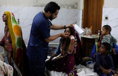 Pakistani hospital overwhelmed as water-borne illnesses spread