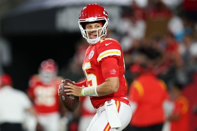 WATCH: Chiefs QB Patrick Mahomes makes magic on 2-yard touchdown pass