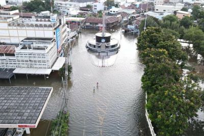 Floods ravage provinces in Noru's path, rain continues until Monday