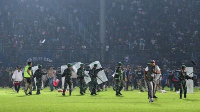 Indonesia to hold independent inquiry into deaths of 125 soccer fans at stadium