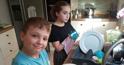 Dad divides parents after 'shaming' kids into helping with washing up at home