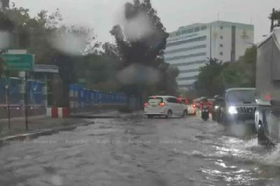 Downpour floods many Bangkok streets