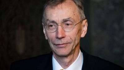 Swedish gene specialist gets Nobel season started with medicine prize