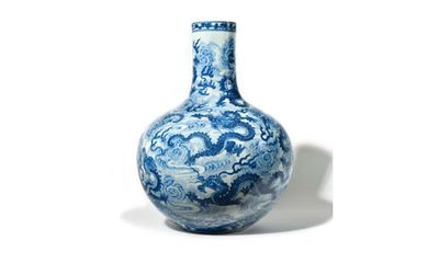 ‘Ordinary’ Chinese vase valued at €2,000 sells for almost €8m after bidding war