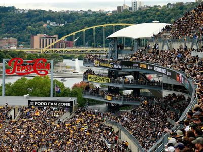 NFL fan falls to his death from stadium escalator at Steelers vs Jets game