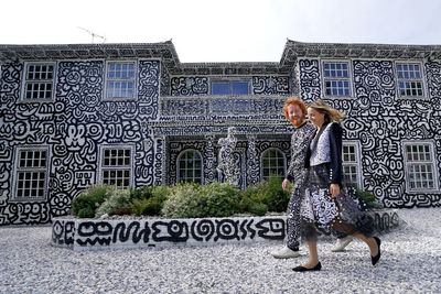 In Pictures: Artist unveils house with distinctive doodle decor