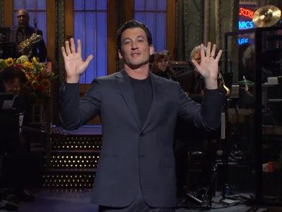 Miles Teller jokes about Top Gun: Maverick co-star Tom Cruise in SNL opening monologue