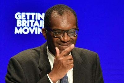 Kwasi Kwarteng ‘to bring forward plan to cut debt after 45p tax U-turn’