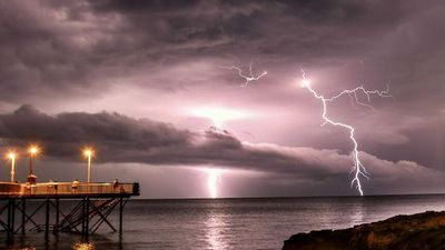 La Niña to drive more possible cyclones, flooding rains across northern Australia as wet season officially begins