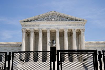 US Supreme Court begins session amid crisis of public trust