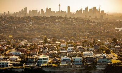 House prices fall as Sydney owners make loss on resales to escape high interest rates