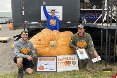 Monster 2,554lb pumpkin breaks US record